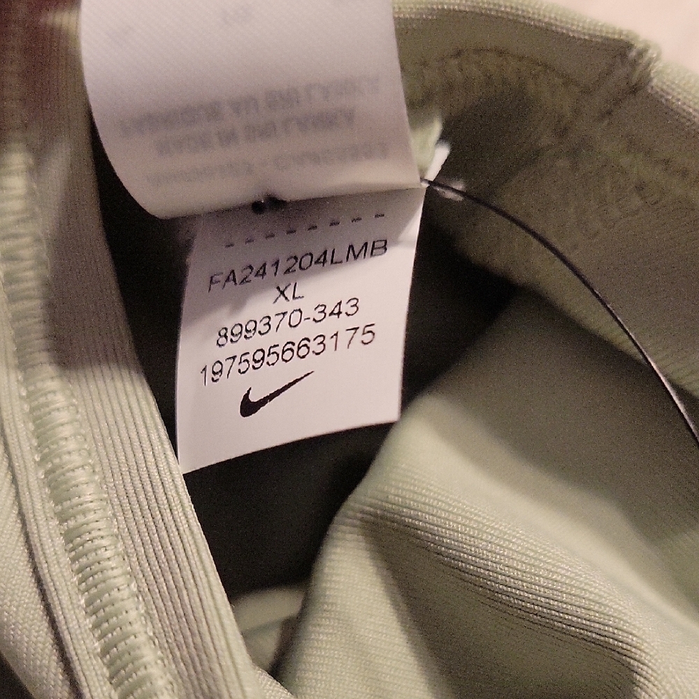 Nike Swoosh Sports Bra Green - Medium Support - Picture 5 of 7